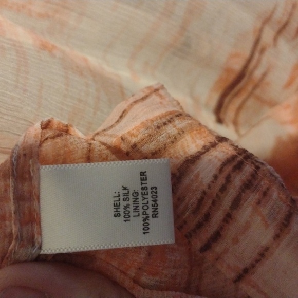 BANANA Republic silk top boat neck size large - Picture 10 of 10